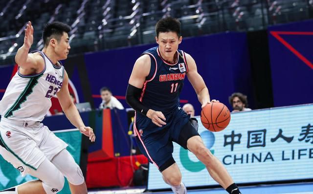 他是用山的永恒坚固来对照人生的渺小、易于流逝。